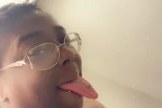 Video Calls Or Snap Chat Showes - Image 1